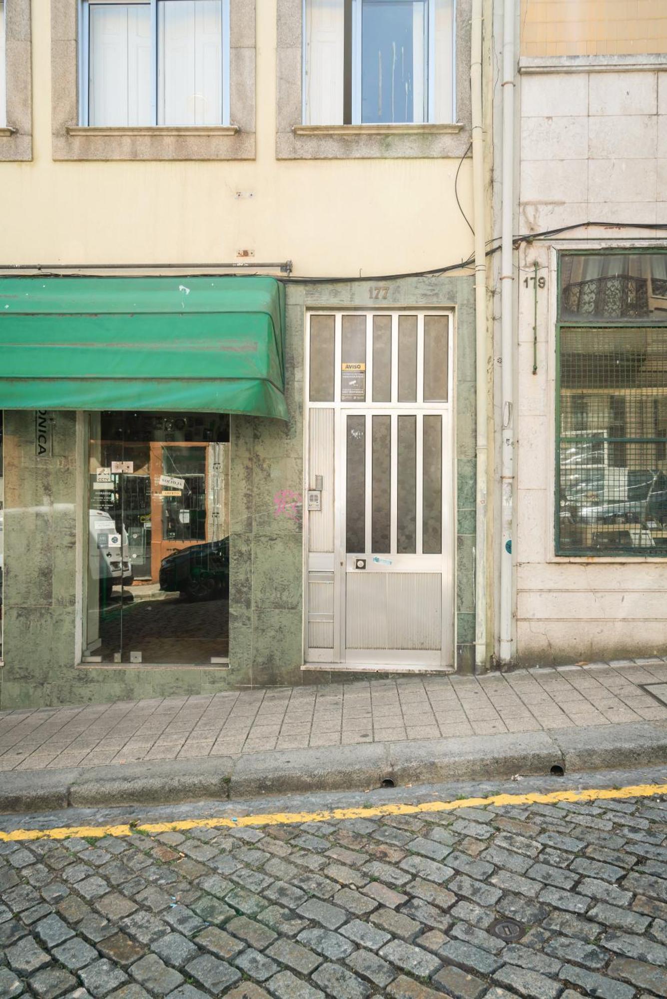 Host Wise - Large Flat W Terrace - Ace Location At Aliados Apartment Porto Luaran gambar