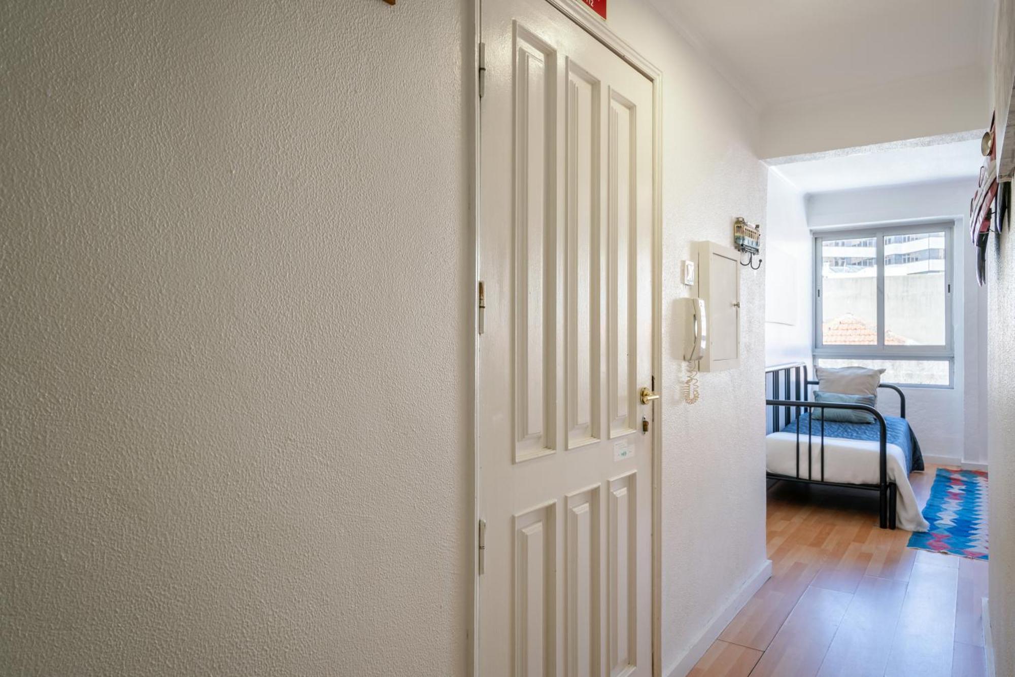 Host Wise - Large Flat W Terrace - Ace Location At Aliados Apartment Porto Bilik gambar