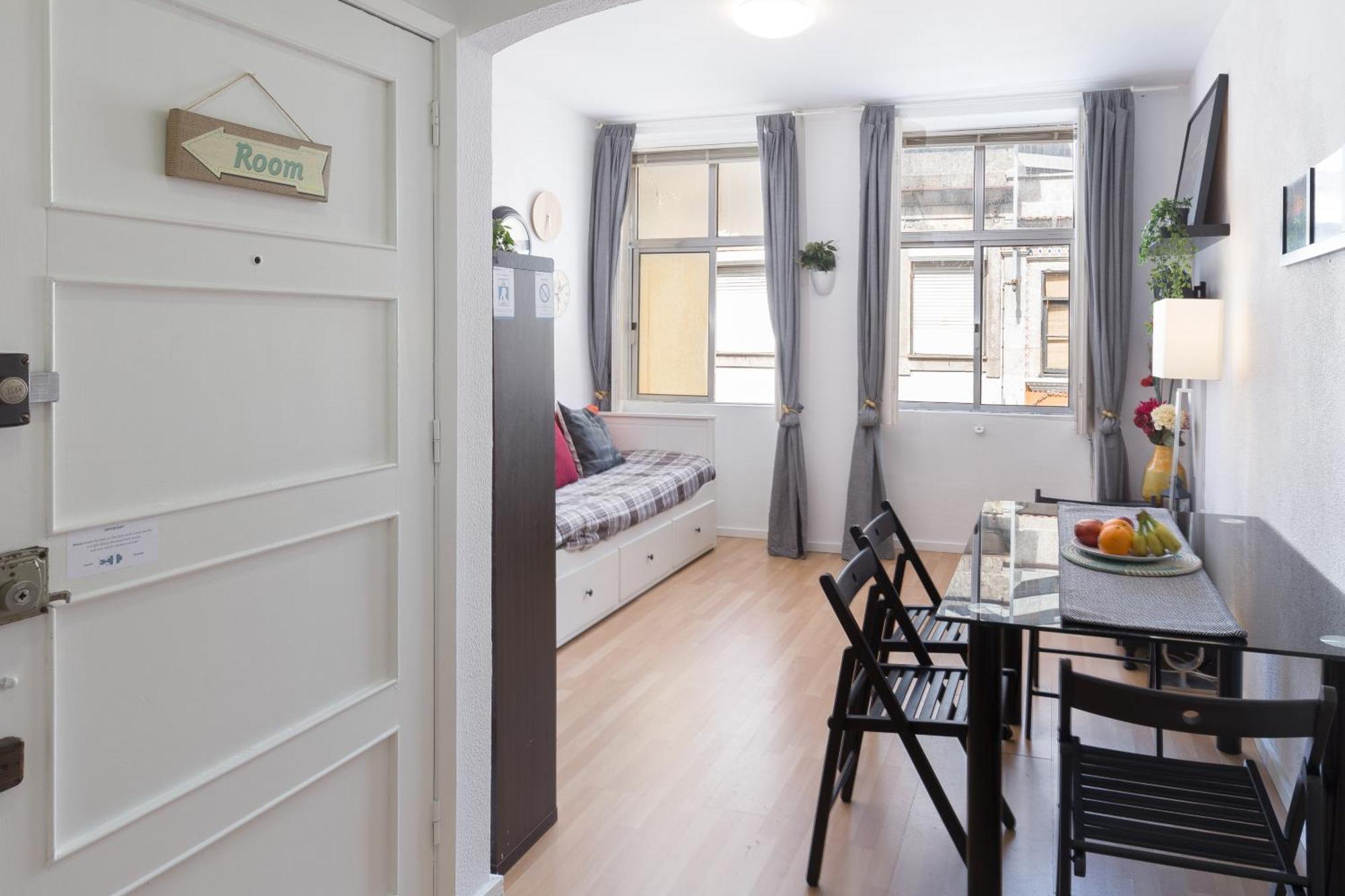 Host Wise - Large Flat W Terrace - Ace Location At Aliados Apartment Porto Bilik gambar