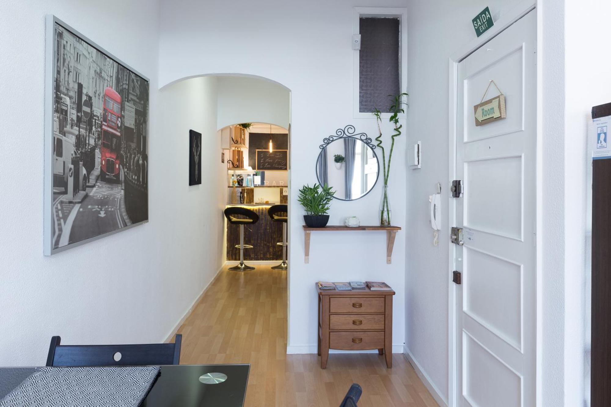 Host Wise - Large Flat W Terrace - Ace Location At Aliados Apartment Porto Bilik gambar