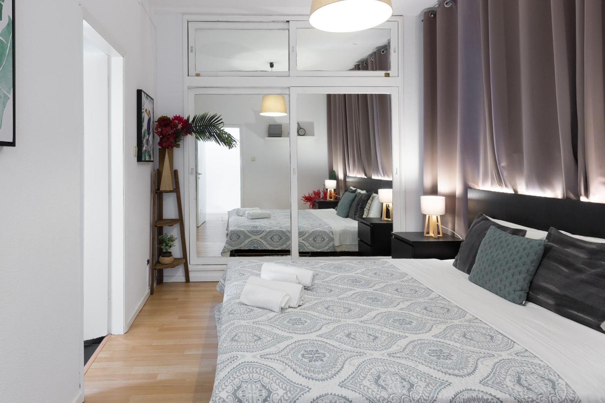 Host Wise - Large Flat W Terrace - Ace Location At Aliados Apartment Porto Bilik gambar